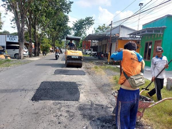 DPUPR Grobogan Mulai Perbaiki Kerusakan Jalan Imbas Banjir di Kota Purwodadi