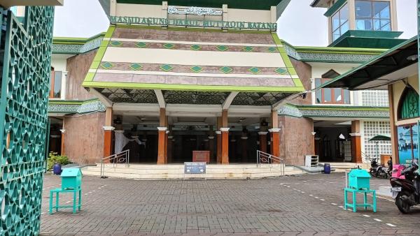 Masjid Agung Darul Muttaqin Batang Pusat Kegiatan Spiritual Selama Ramadan