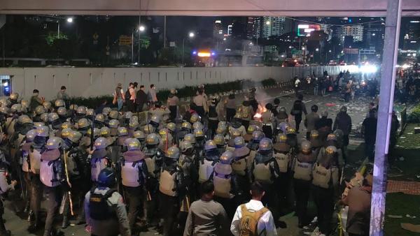 Ricuh Demo di DPR Selasa Malam 100 Orang Belum Pulang