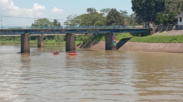 Tim SAR Lakukan Pencarian Remaja asal Jawa Tengah yang Jatuh ke Sungai Citanduy di Kota Banjar
