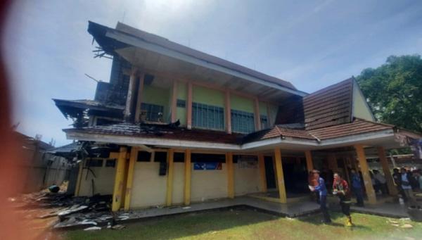 Diduga Akibat Bocah Main Petasan, Gedung Serbaguna Narogong Bekasi Terbakar
