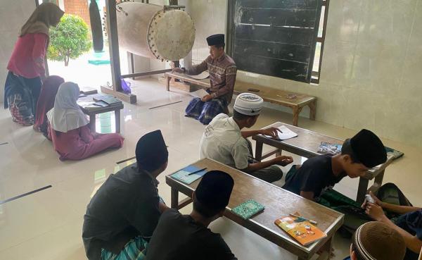 Bulan Puasa, Mahasiswa UNIDA Gontor Beri Pembelajaran Agama ke Anak Desa di Ponorogo
