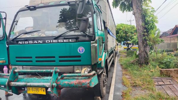 Kecelakaan Hari Ini, Truk Tronton Rem Blong Tabrak 4 Kendaraan di Jalan Parapat