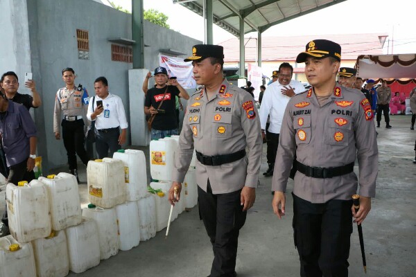 Kapolda Sulut Bertatap Muka dengan Personel dan Tinjau Pasar Murah di Aspol Pinokalan