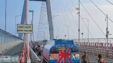 Menegangkan, Akibat Gempa Tuban Jembatan Suramadu Bergoyang Bikin Takut Pengendara