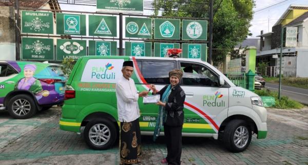 PC Nahdlatul Ulama Karanganyar Dapat Mobil Ambulans Baru dari Anggota DPR RI Luluk Nur Hamidah