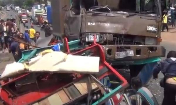 Dua Mobil Odong-odong Ditabrak Truk di Jalur Pantura, Puluhan Orang Terluka