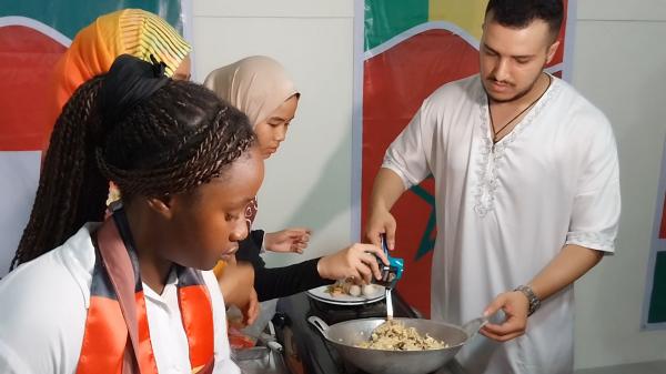 Mahasiswa UMP dari 16 Negara Adu Kemampuan Masak Nasi Goreng di International Culinary Festival