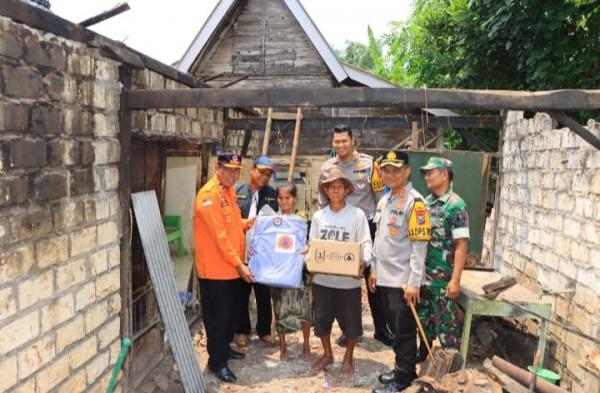 Gempa Tuban, Kapolres Tuban Datangi dan Beri Bantuan Kepada Warga yang Rumahnya Rusak Akibat Gempa