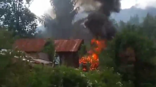 Diduga Krosleting Listrik, Sebuah Rumah Warga di Mamasa Ludes Terbakar