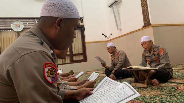 Puluhan Anggota Polres Ponorogo Baca AlQuran Satu Jam 30 Juz