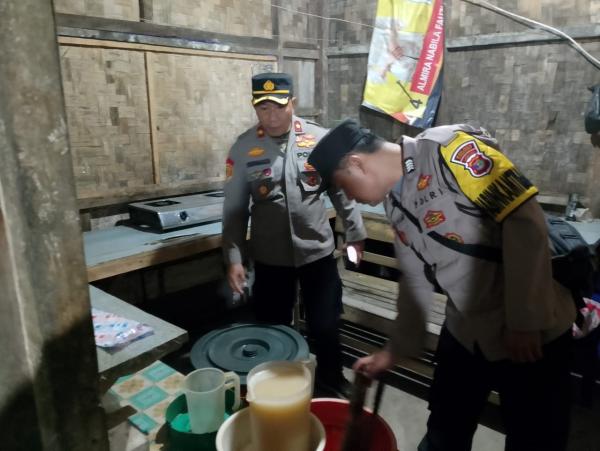 Razia Penyakit Masyarakat, Polisi di Pringsewu Amankan 3 Sepeda Motor dan Puluhan Botol Miras