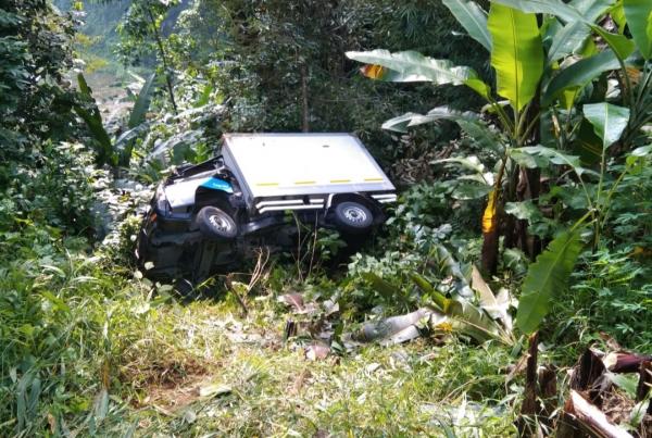 Mobil Box Terjun ke Jurang Sedalam 25 Meter di Lebak, Sopir dan Penumpang Luka-luka