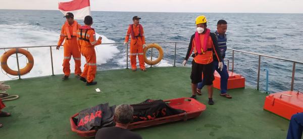 Tim SAR Temukan Jasad ABK KM Surya Hasil Laut-22 yang Terbakar di Perairan Pulau Dua Tanjung Pinang