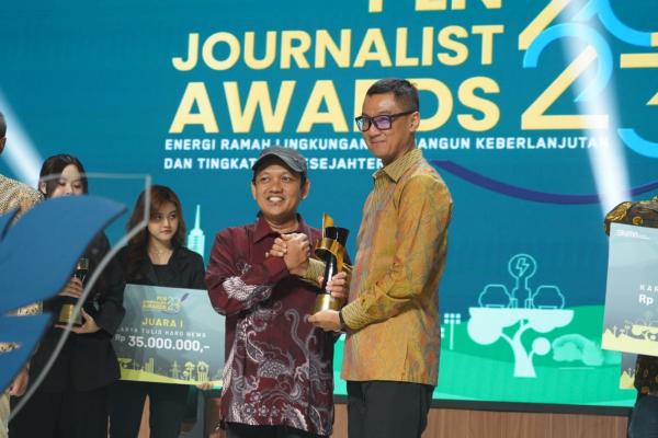Wartawan Okezone Taufik Budi Juara dalam PLN Journalist Awards 2023