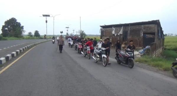 Polisi Kepung Jalan Ringroad Jombang, 40 Motor Balap Liar Ditangkap, Pelaku Ada yang Masuk Sawah
