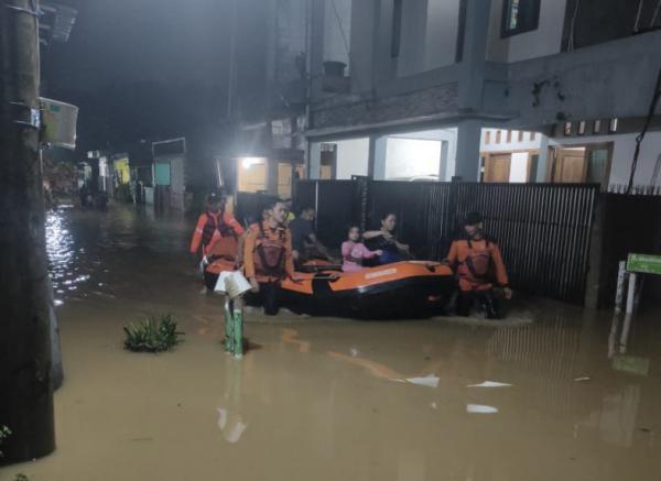 Banjir Merendam 959 Rumah di Desa Sentul,  Satu Orang Tertimbun Longsor di Babakan Madang Bogor