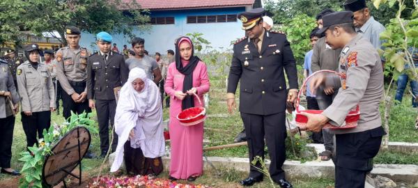 AKBP Dodon Priyambodo Pimpin Upacara Pemakaman Jenazah Anggota Polri yang Meninggal