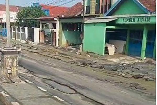Kondisi Terkini Jalan Pantura Demak-Kudus Rusak Parah akibat Banjir