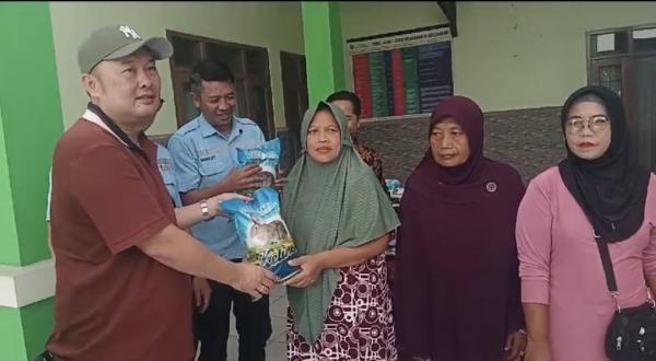 Jelang Idul Fitri, warga Kedungasem Kota Probolinggo Terima Puluhan Ton Beras
