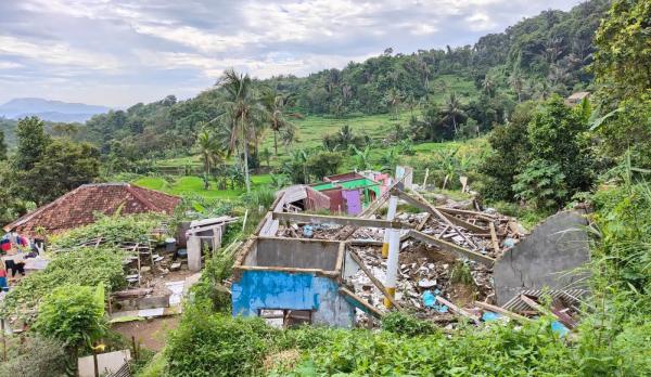 Korban Bencana Pergerakan Tanah di Cibanteng Sukaresmi Belum Tersentuh Bantuan