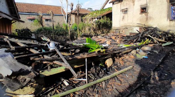 Seorang Lansia di Cilawu Garut Tewas Terjebak Api di Rumahnya