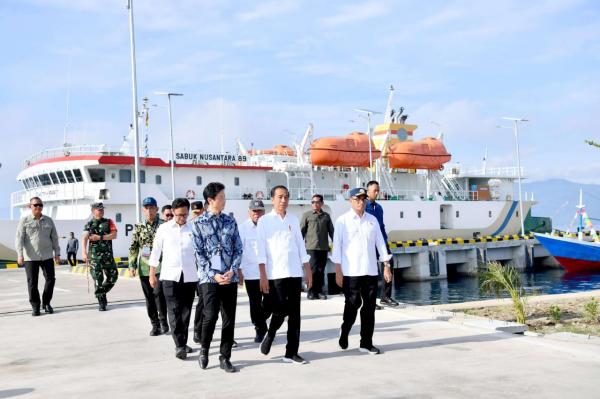 Pangdam XIII/Merdeka Dampingi Presiden Jokowi Resmikan Rehabilitasi Pelabuhan di Sulawesi Tengah