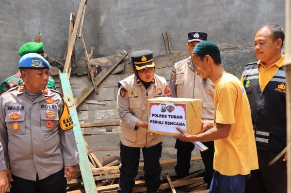Polres Tuban Beri Bantuan dan Konseling Untuk Korban Gempa Tuban