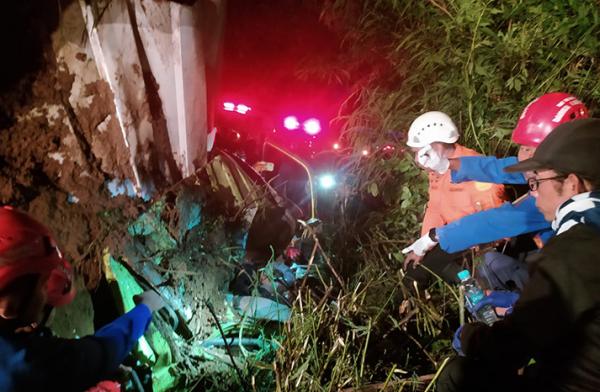 Kecelakaan Truk Boks Tabrak Tebing di Jalan Magelang-Boyolali, Sopir Terjepit
