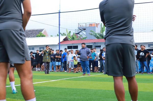 Suporter Panser Biru Geruduk Latihan Tim PSIS di Lapangan Wisesa Mranggen, Ada Apa?