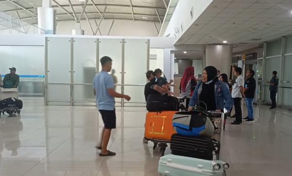 Ratusan Pekerja Migran Indonesia Mulai Mudik Lebih Awal di Bandara Juanda