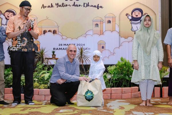 Berbagi Kebahagiaan di Bulan Suci Ramadhan, PTFI Gelar Buka Puasa Bersama  Anak-anak Yatim di Gresik