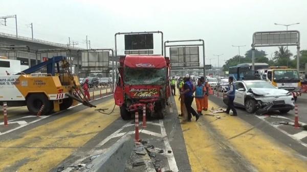 Sopir Truk Penyebab Kecelakaan Mengerikan di Gerbang Tol Halim Jadi Tersangka