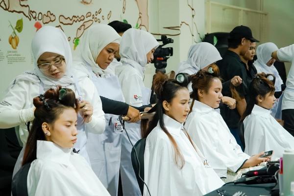 Bulan Ramadan, 20 MUA Tuli Dapat Pelatihan Hair Do Profesional di Jakarta
