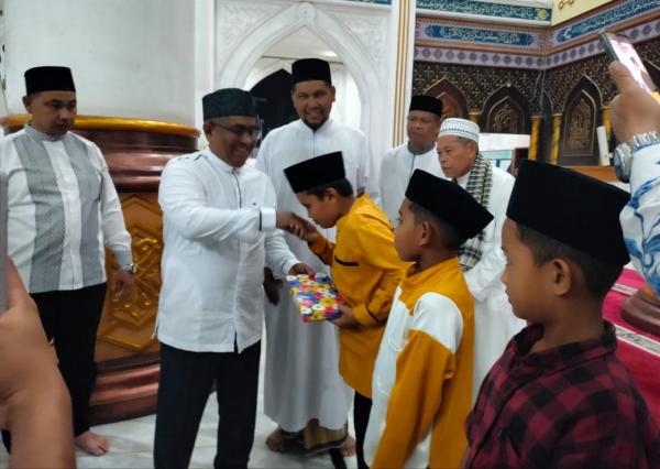Pj Bupati Aceh Utara Santuni Yatim pada Malam Nuzul Qur’an
