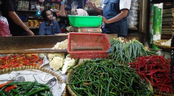 Jelang Lebaran Harga Cabai di Pasar Ciamis Terjun Bebas