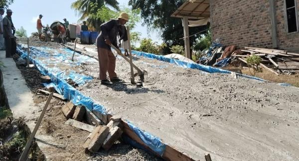 Pemerintah Kampung Bakti Negara Realisasikan Dana Desa Tahap 1 Dengan Membangun Rabat Beton