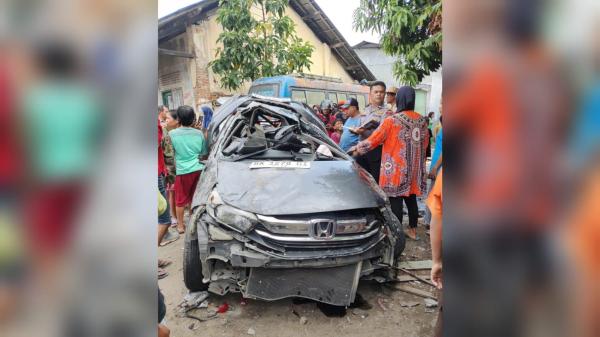 Kecelakaan Hari Ini, Kereta Api Tabrak Mobil di Diski, 4 Orang Tewas