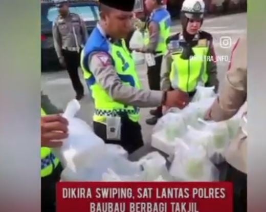 Viral Aksi Polisi Bagi- bagikan Takjil Bulan Puasa Dikira Razia, Sepi Peminat