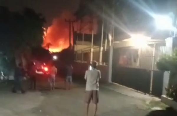 Breaking News: Gudang Peluru di Bogor Meledak dan Terbakar Hebat