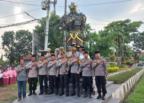 Wow! Patung Garuda Bhayangkara di Grobogan Ini Dibuat dari 550 Knalpot Hasil Razia