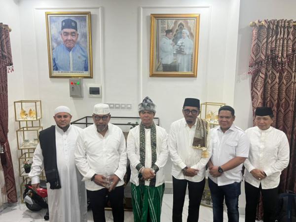 Ketua Front Pemuda Muslim Maluku (FPMM) Umar Kei Santuni 1000 Anak Yatim