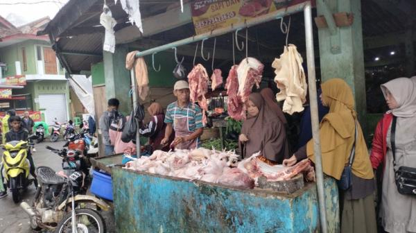 Jelang Lebaran Harga Daging Sapi dan Ayam Potong di Pasar Tradisional Tasikmalaya Masih Stabil