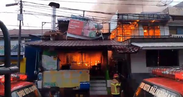 Jelang Buka Puasa, Enam Rumah Makan di Balikpapan Terbakar