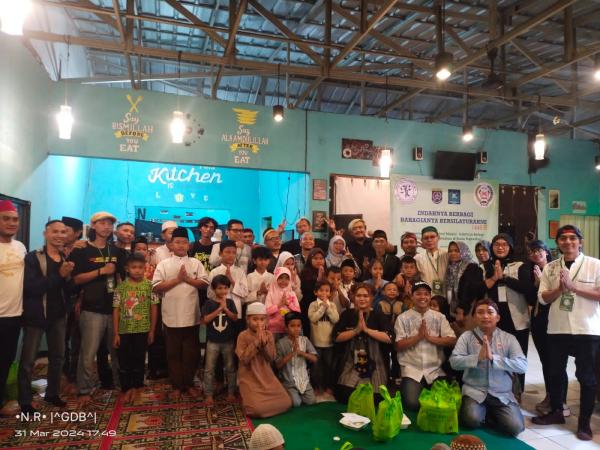 Slank Fans Club Depok Tebar Kebaikan Ramadan, Bagikan Ratusan Takjil dan Santuni Anak Yatim