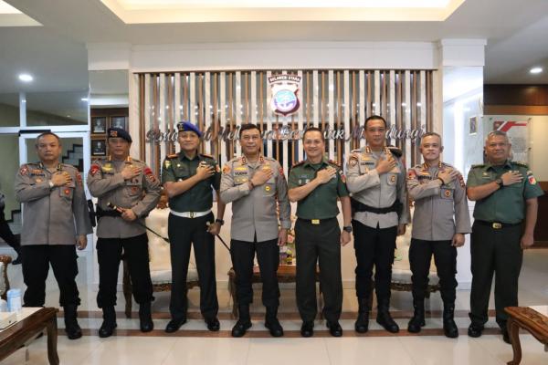 Jalin Silaturahmi dan Perkuat Sinergitas TNI-Polri, Pangdam XIII/Merdeka Sambangi Polda Sulut