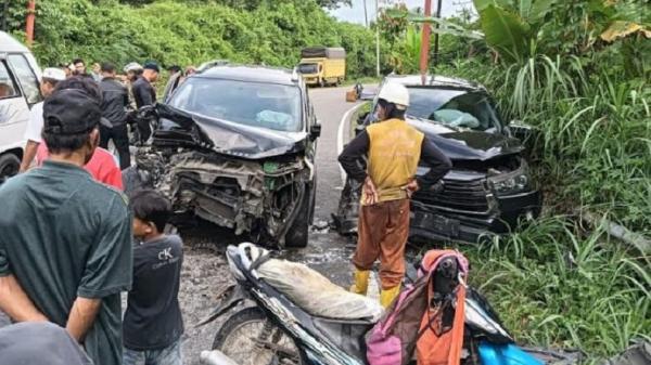 Mobil Istri Pj Wali Kota Padangsidimpuan Tabrak Xpander Anggota Polres Madina di Tapsel