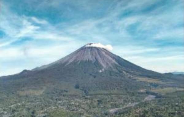 Gunung Semeru Marah! Erupsi Kedua dalam Sehari Warga Diminta Waspada, Aktivitas Dibatasi
