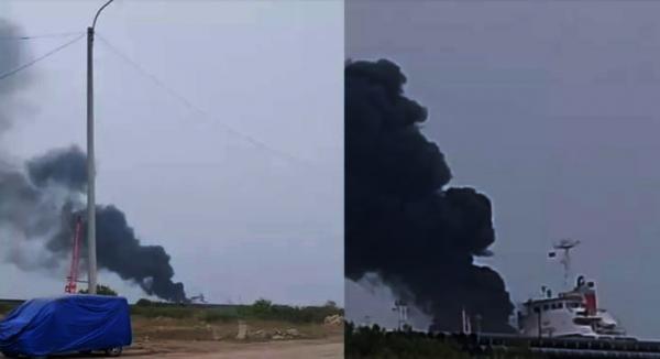 Kapal Pengangkut BBM Meledak dan Terbakar Hebat di Pelabuhan KBN Marunda
