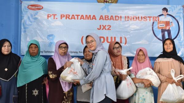 Jelang Lebaran, PT.Pratama Abadi Industri JX 2 Garut Bagikan Ratusan Paket Sembako